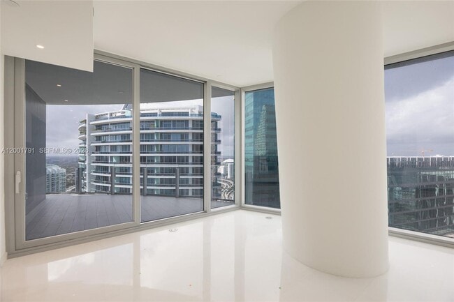 Building Photo - 300 Biscayne Blvd Way