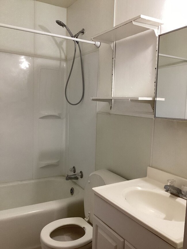 Building Photo - Located in Portales!! Cozy 1 bed apartment!