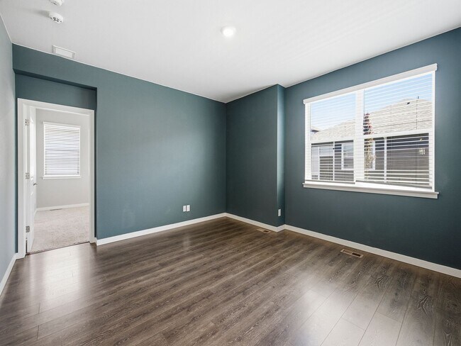 Building Photo - Gorgeous 4-Bed 2-Bath home Fort Collins, CO!