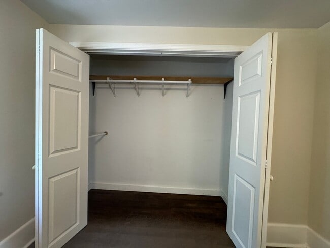 Building Photo - Gorgeous 3 Bedroom UPDATED Single Family Home