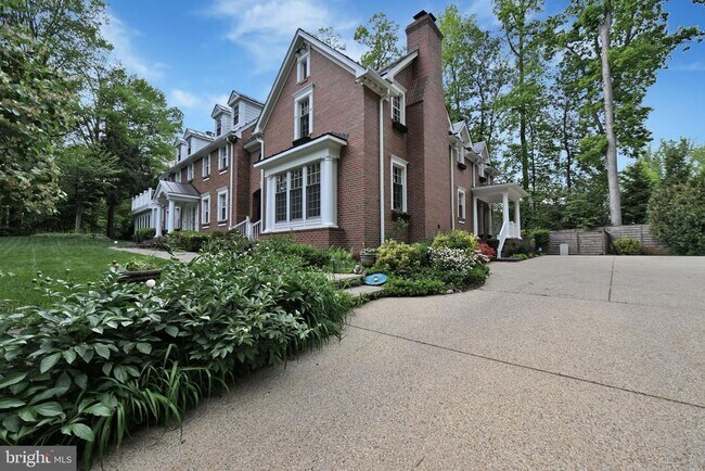 Building Photo - 6907 Bradley Blvd
