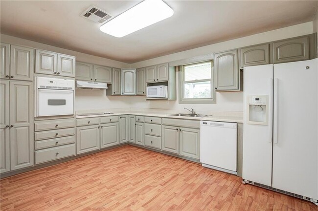 Building Photo - 1105 Dona Ave
