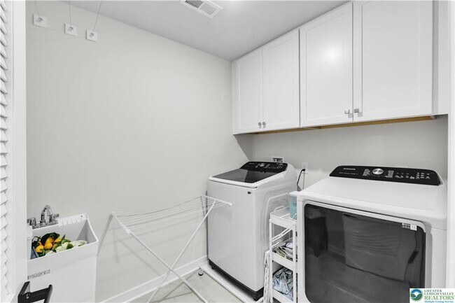 Building Photo - 8548 Lafayette Ln