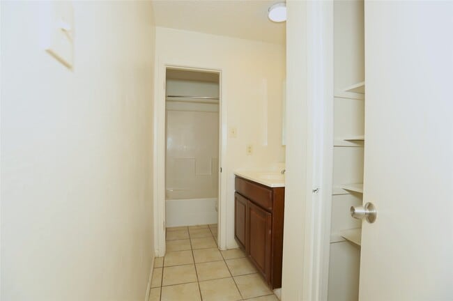 Building Photo - 1131 Gifford Rd