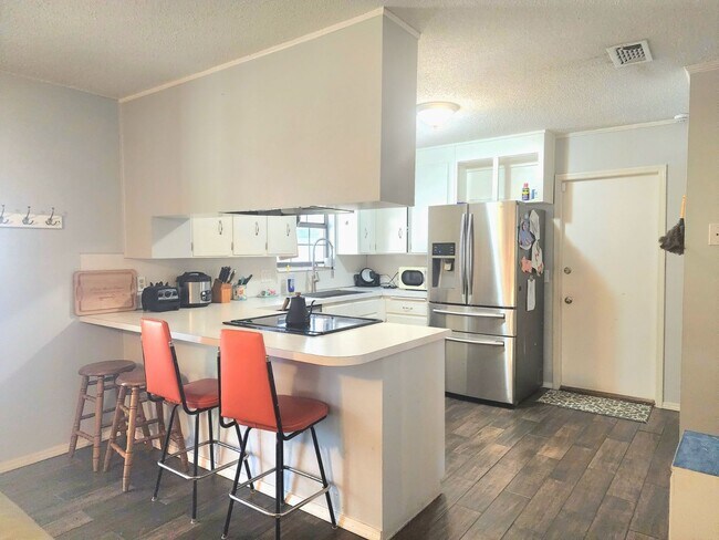 Building Photo - Charming Home with Pool & Prime Location!