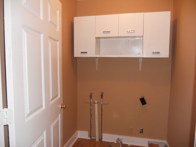 Building Photo - 118 Golf Club Ln