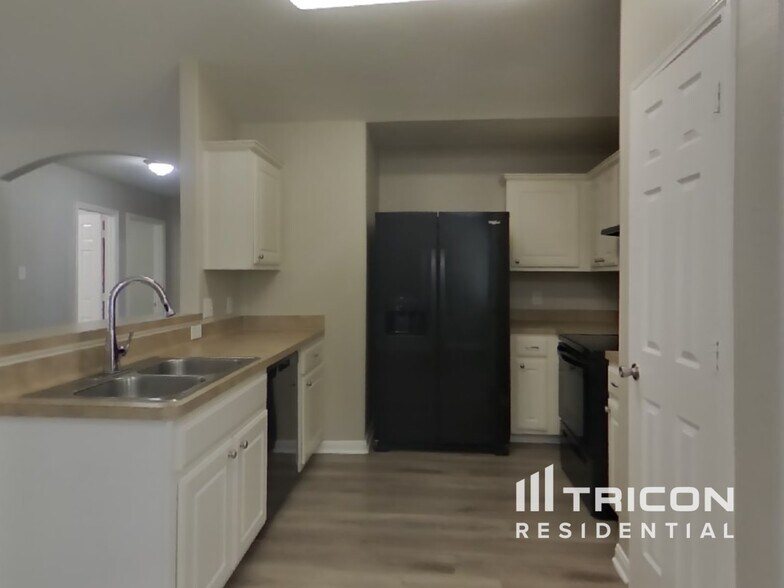 Building Photo - 28715 Nueces River Ct