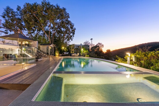 Building Photo - Prestigious Hollywood Hills Home for Rent
