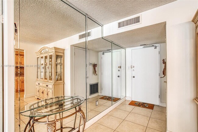 Building Photo - 18051 Biscayne Blvd