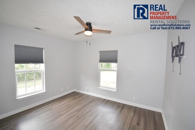 Building Photo - Adorable fenced in 3 bd 2 ba home in Murfr...