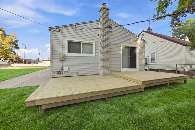 Building Photo - 22529 Tuscany Ave