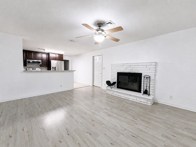 Building Photo - 553 Fernwood Farms Rd