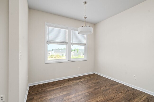 Building Photo - 755 Justify Lp