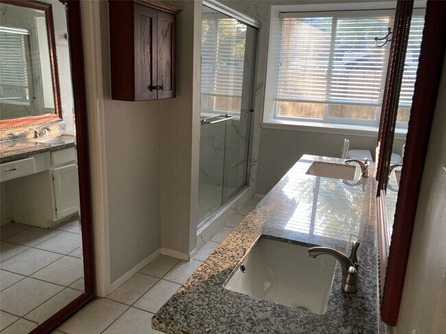 Building Photo - 3002 Avanti Ct