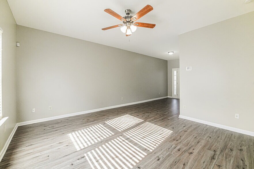Building Photo - 434 Highland Falls Dr