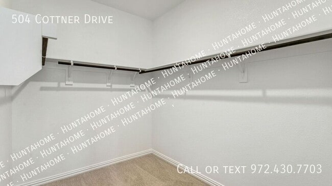 Building Photo - 504 Cottner Dr