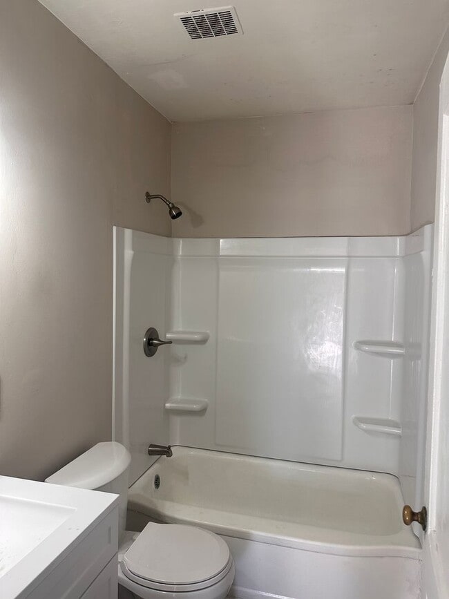 Building Photo - RENTAL HOME 3BD/2BTH
