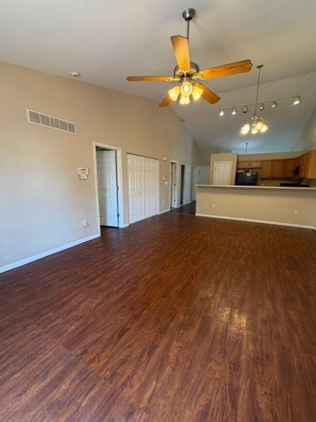 Building Photo - 10925 Upland Terrace