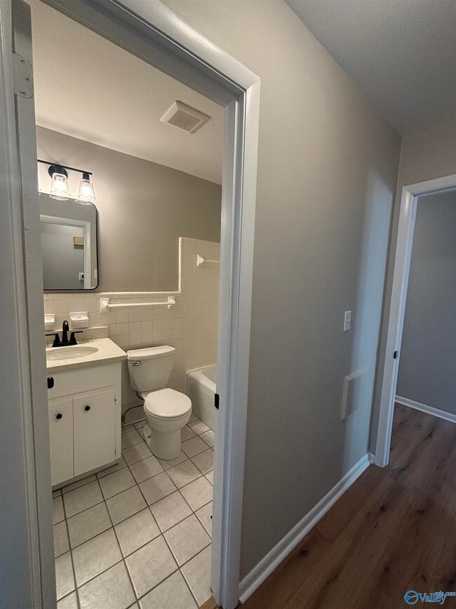 Building Photo - 510 Clift Dr