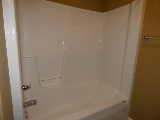 Building Photo - 627 N Edgemere Dr