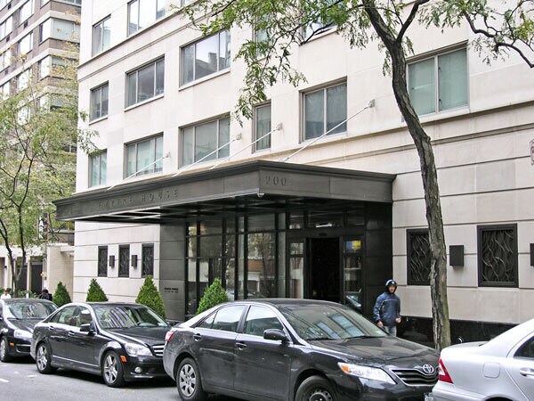 Building Photo - 200 E 71st St