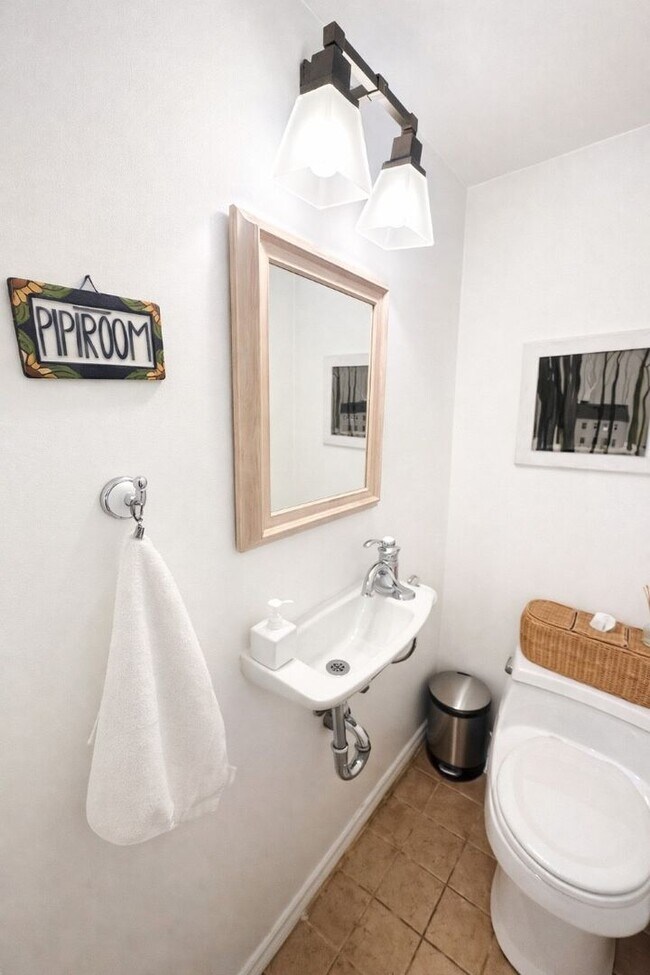 Building Photo - 5Bd/2.25Ba Bellevue House