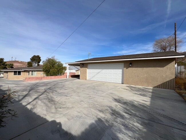 Building Photo - Beautifully remodeled 2 Bedroom 2 Bathroom...