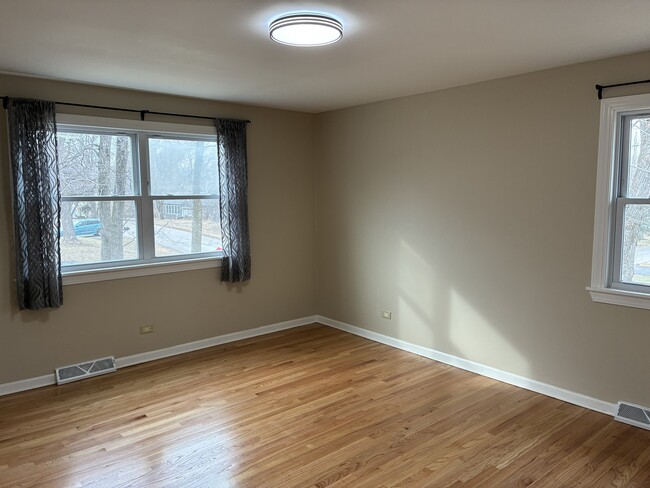 Building Photo - 127 Hickory Rd