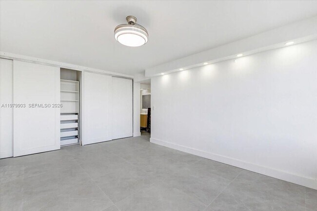 Building Photo - 3111 N Ocean Dr