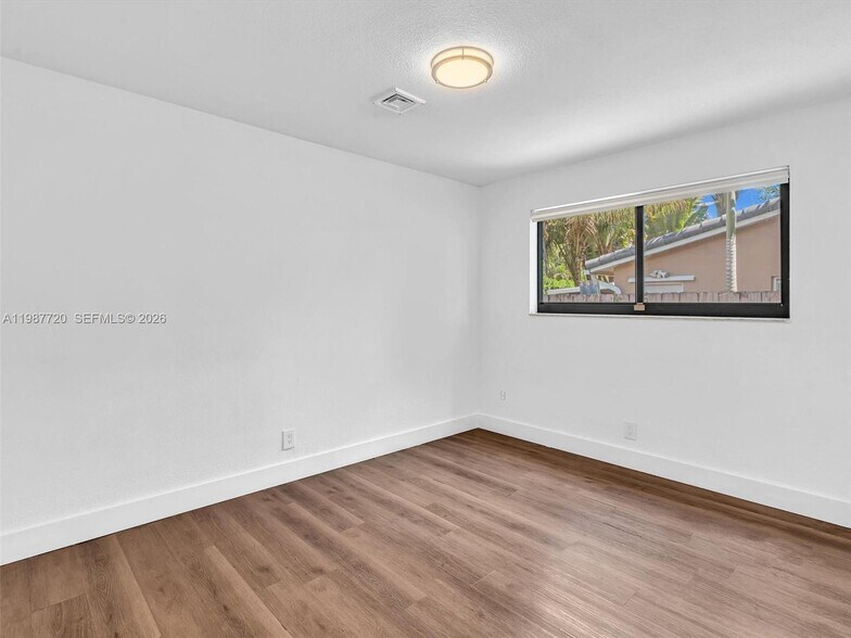 Building Photo - 3193 Taft St