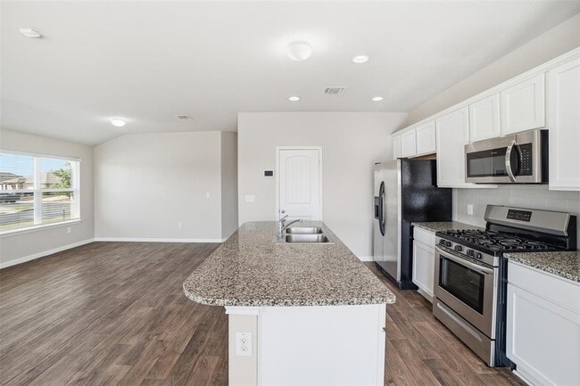 Building Photo - 600 Marimoor Dr