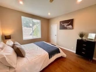 Building Photo - 718 W Spofford Ave