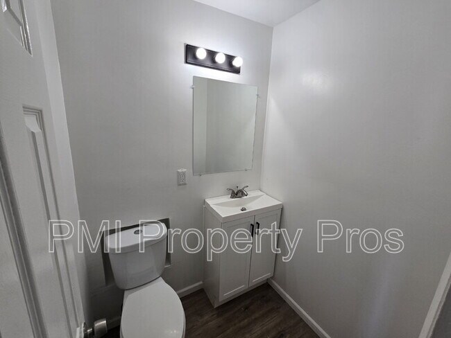 Building Photo - 8842 N 95th St