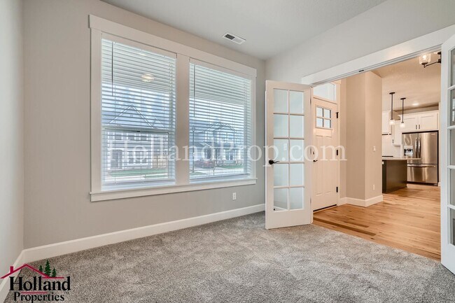 Building Photo - Luxurious South Hillsboro Home with a Fenced Backyard!