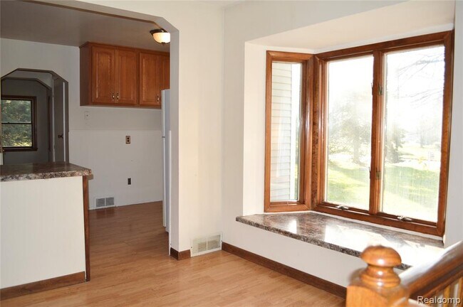 Building Photo - 8344 Ellis Rd