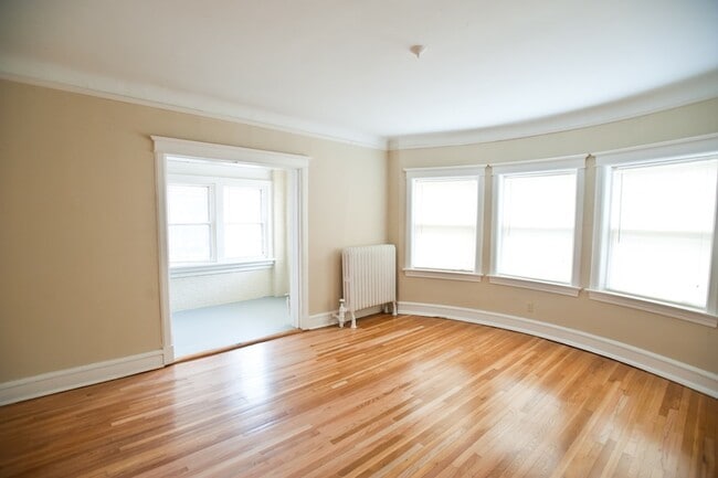 Building Photo - Bright, Spacious 3BR in Prime Upper East Side