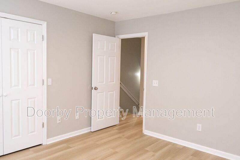 Building Photo - 3635 6th Ave