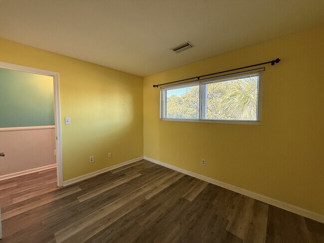 Building Photo - 7700 Porcher Dr