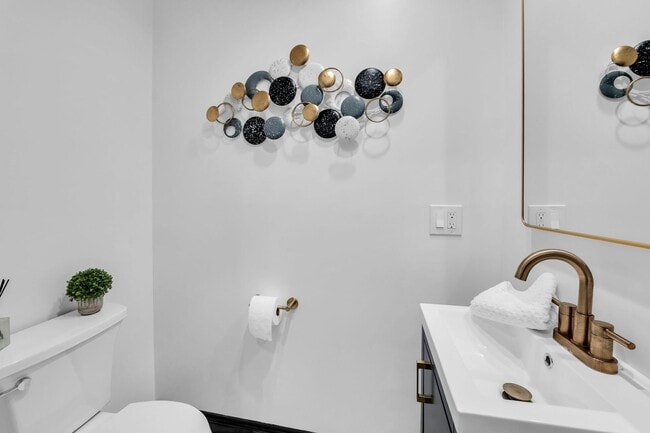 Building Photo - 15160 W Oak Spring Rd