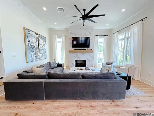 Building Photo - 3118 Pointe-Marie Dr