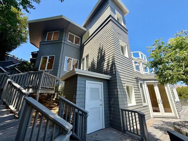 Building Photo - PANORAMIC BAY VIEW ESTATE IN PRESTIGIOUS TIBURON