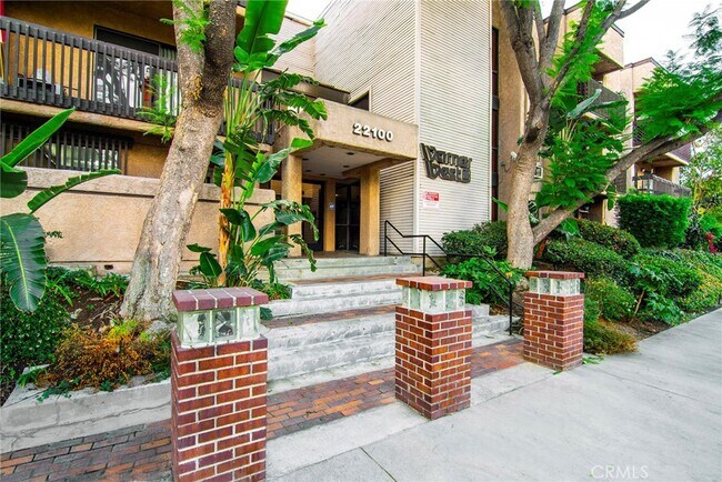 Primary Photo - 22100 Burbank Blvd