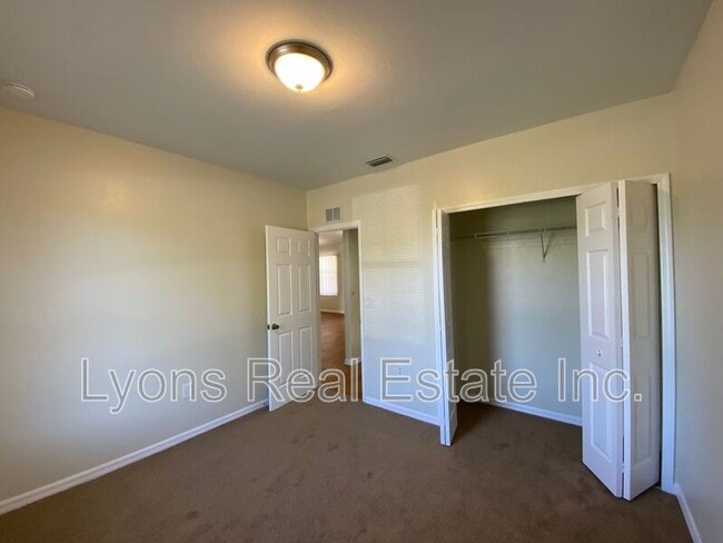 Building Photo - 539 Alexia Ave S