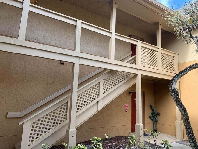 Building Photo - 4863 Via Palm Lakes