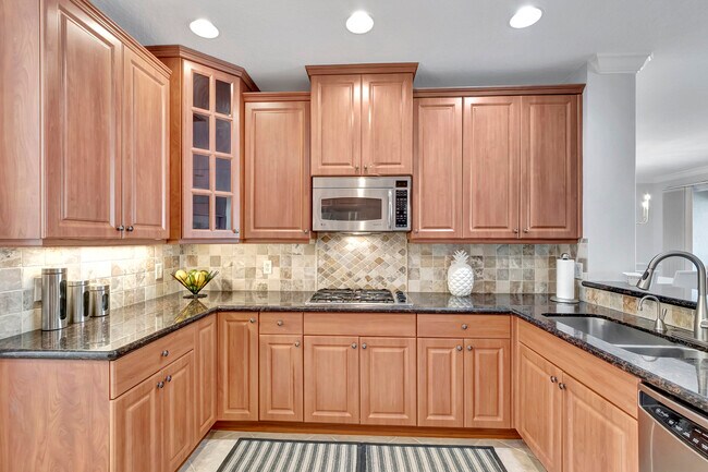 Building Photo - 5585 NE Trieste Way