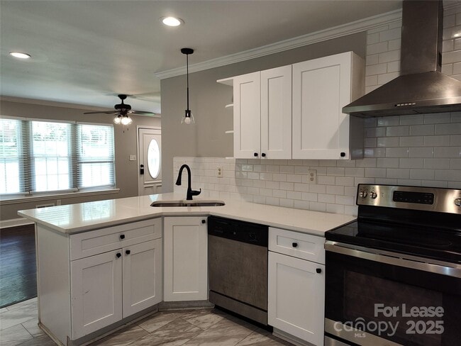 Building Photo - 3401 Bonaire Dr