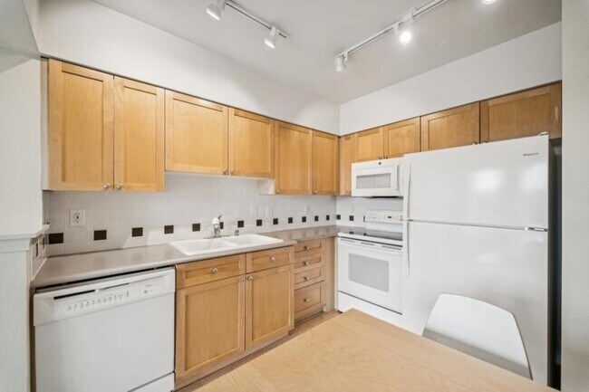 Building Photo - 0 bedroom in Seattle WA 98107