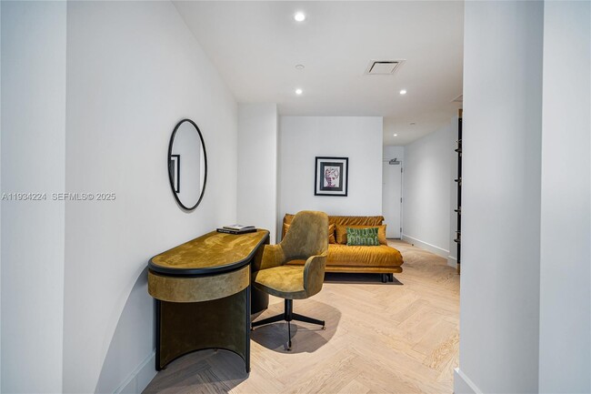 Building Photo - 700 NE 26th Terrace