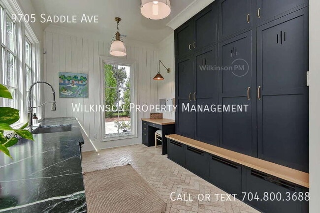 Building Photo - 9705 Saddle Ave