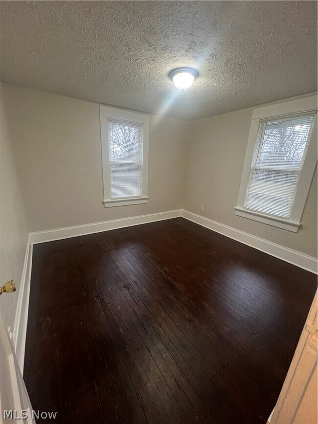 Building Photo - 716 Grace Ave